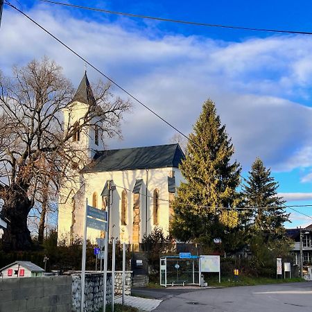 ホテル Vila Morava Liptovský Mikuláš エクステリア 写真