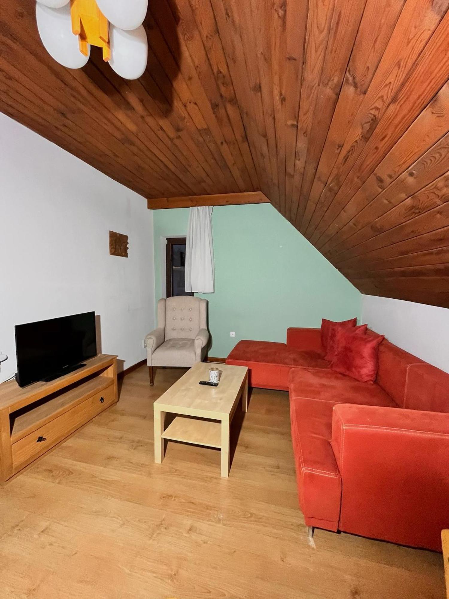 ホテル Vila Morava Liptovský Mikuláš エクステリア 写真