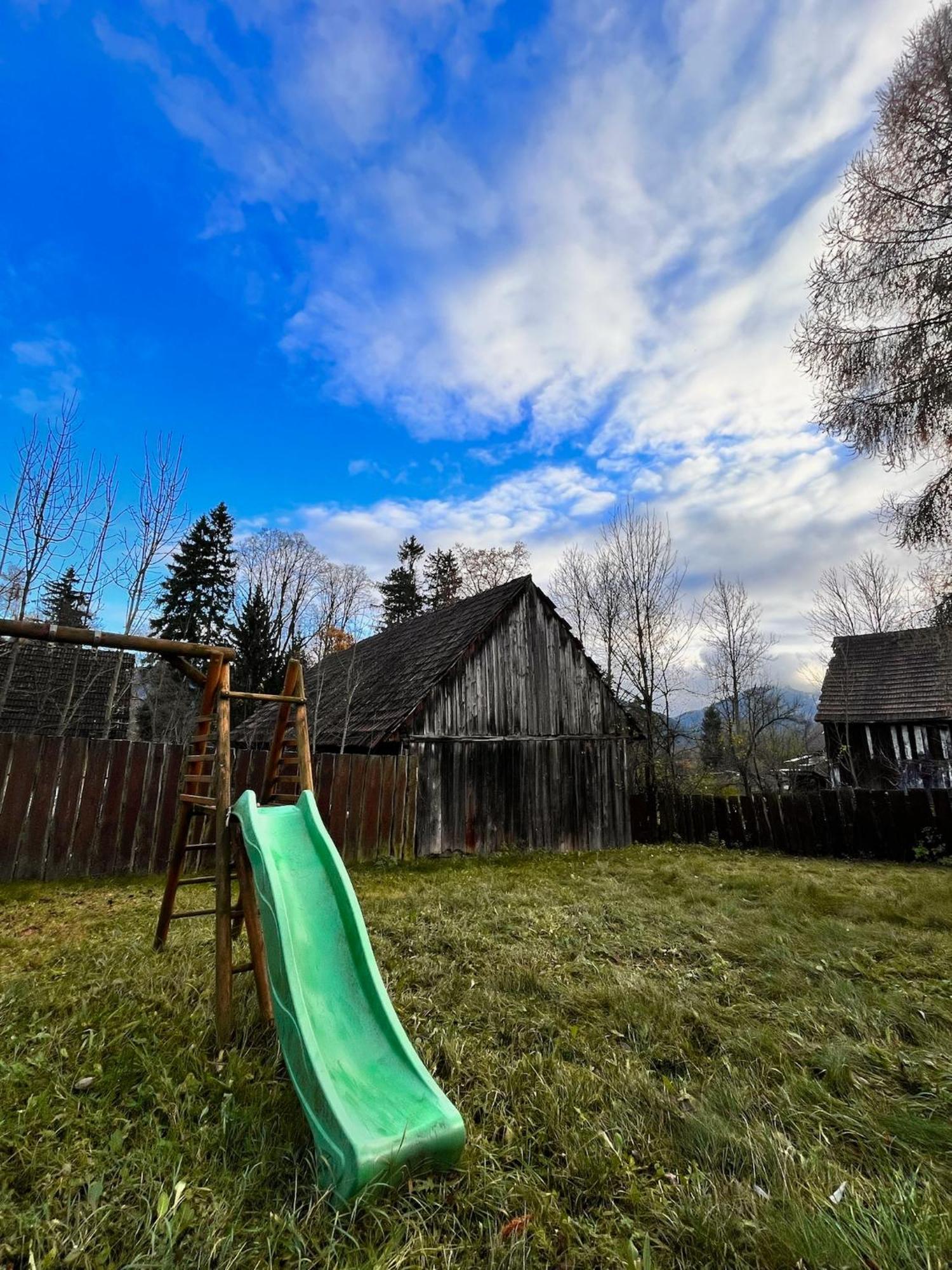 ホテル Vila Morava Liptovský Mikuláš エクステリア 写真