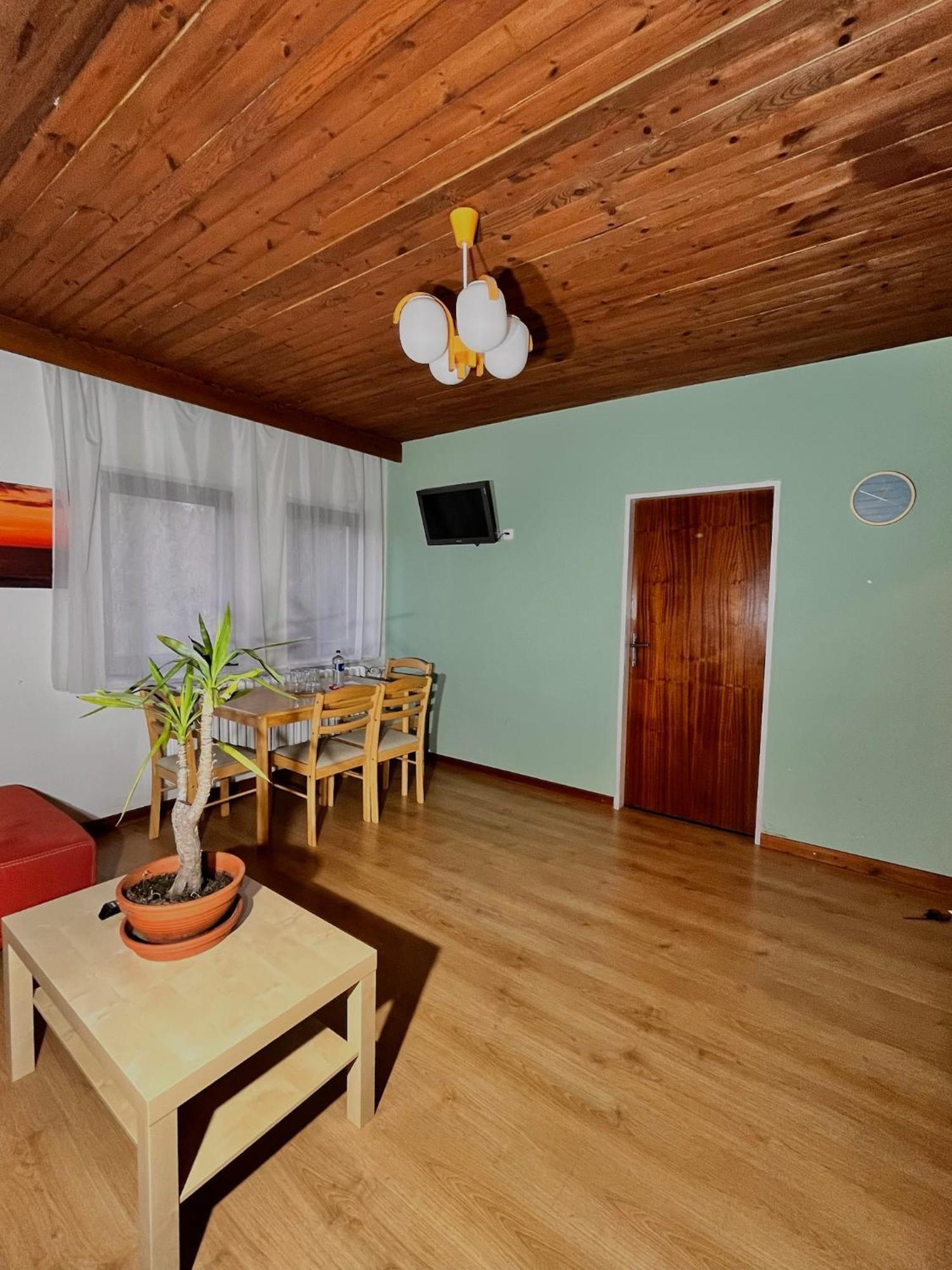 ホテル Vila Morava Liptovský Mikuláš エクステリア 写真