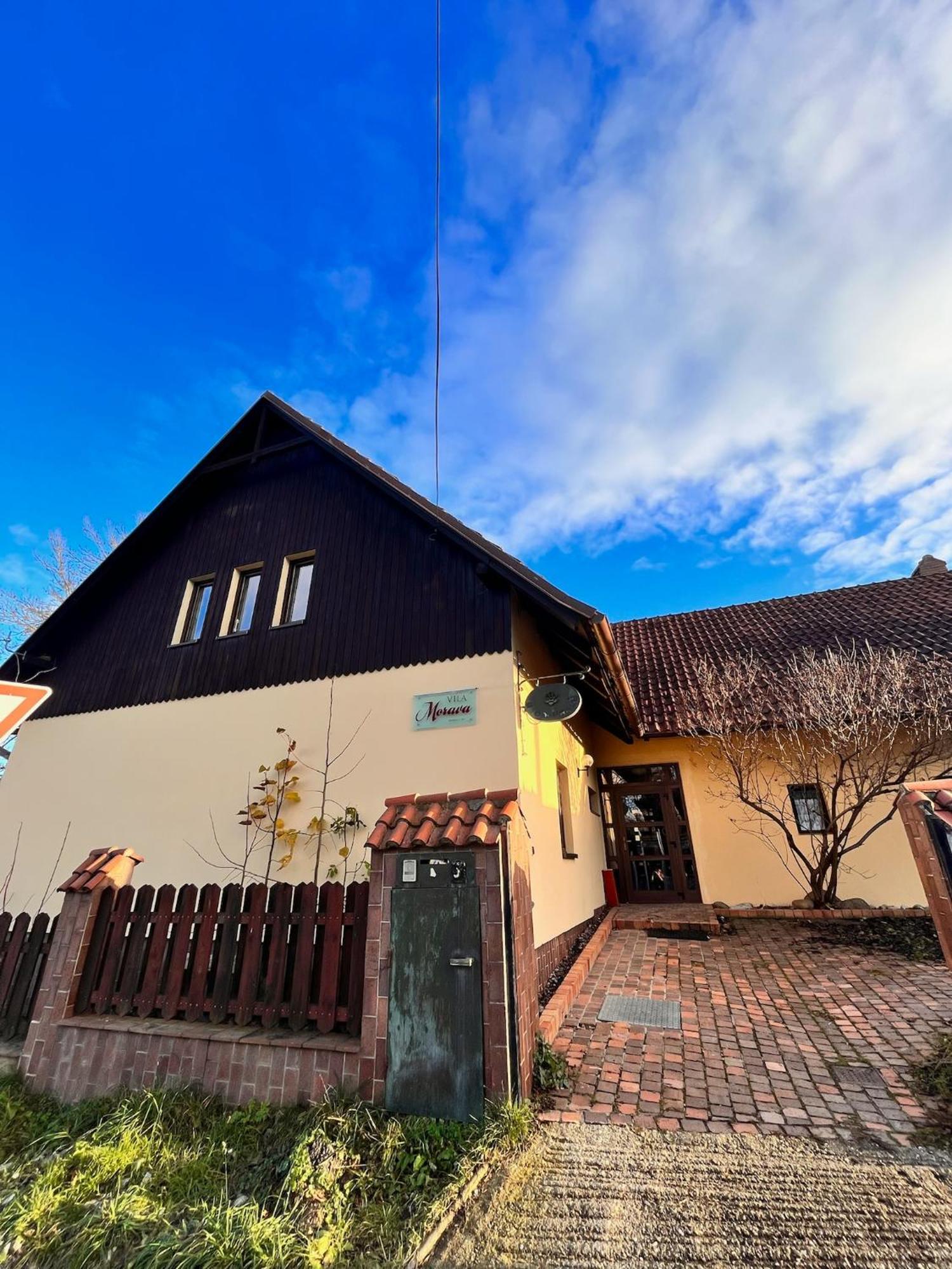 ホテル Vila Morava Liptovský Mikuláš エクステリア 写真